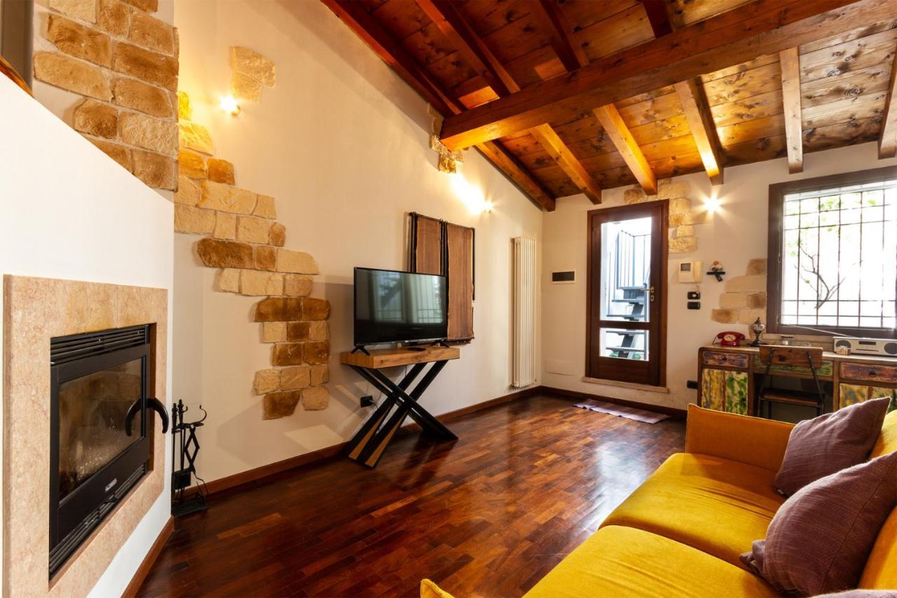 La Terrazza Apartment - Smart Holiday มานโตวา ภายนอก รูปภาพ